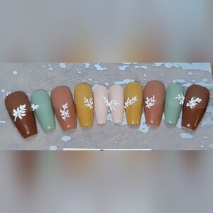 Elegant Leaf Design Press-On Nails